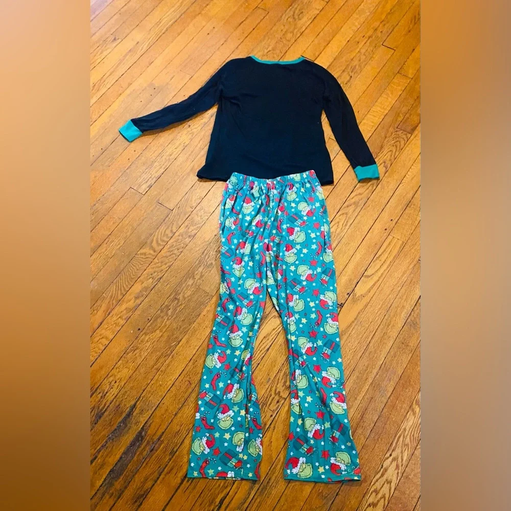 Grinch matching pajama set - Picture 3 of 4